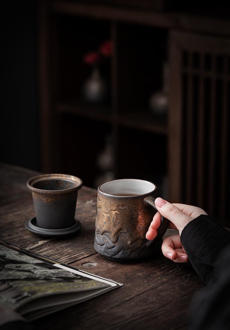 Dark Gold Stoneware Mug With Lid and Infuser 300ml