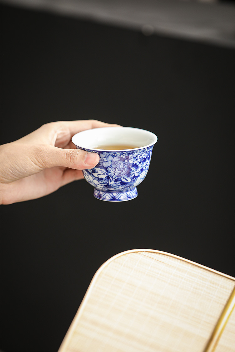 Myriad of Flowers Tea Cup 90ml