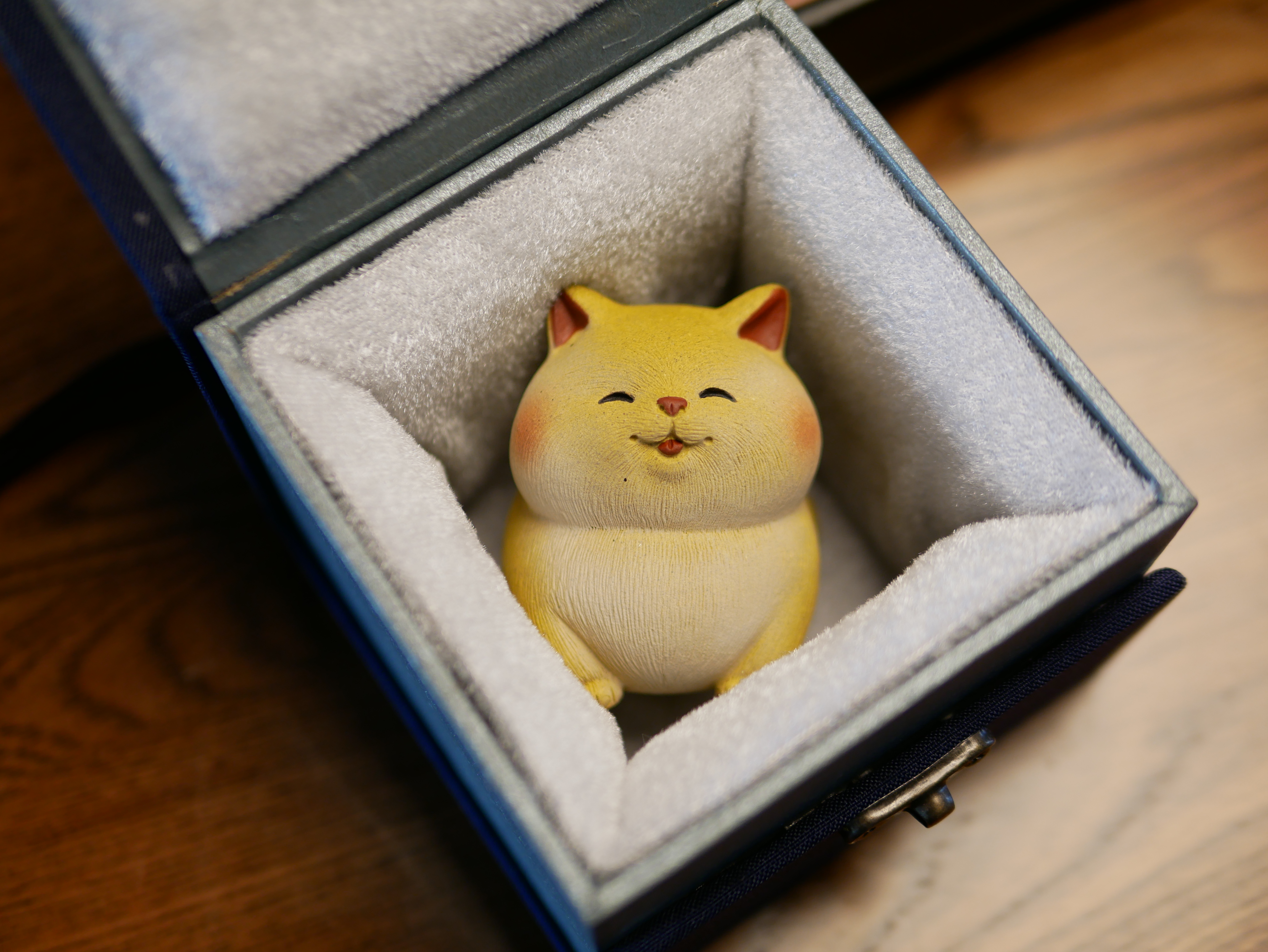 Chubby Smile Cat Figurine, Ceramic Pixiu Tea Pet