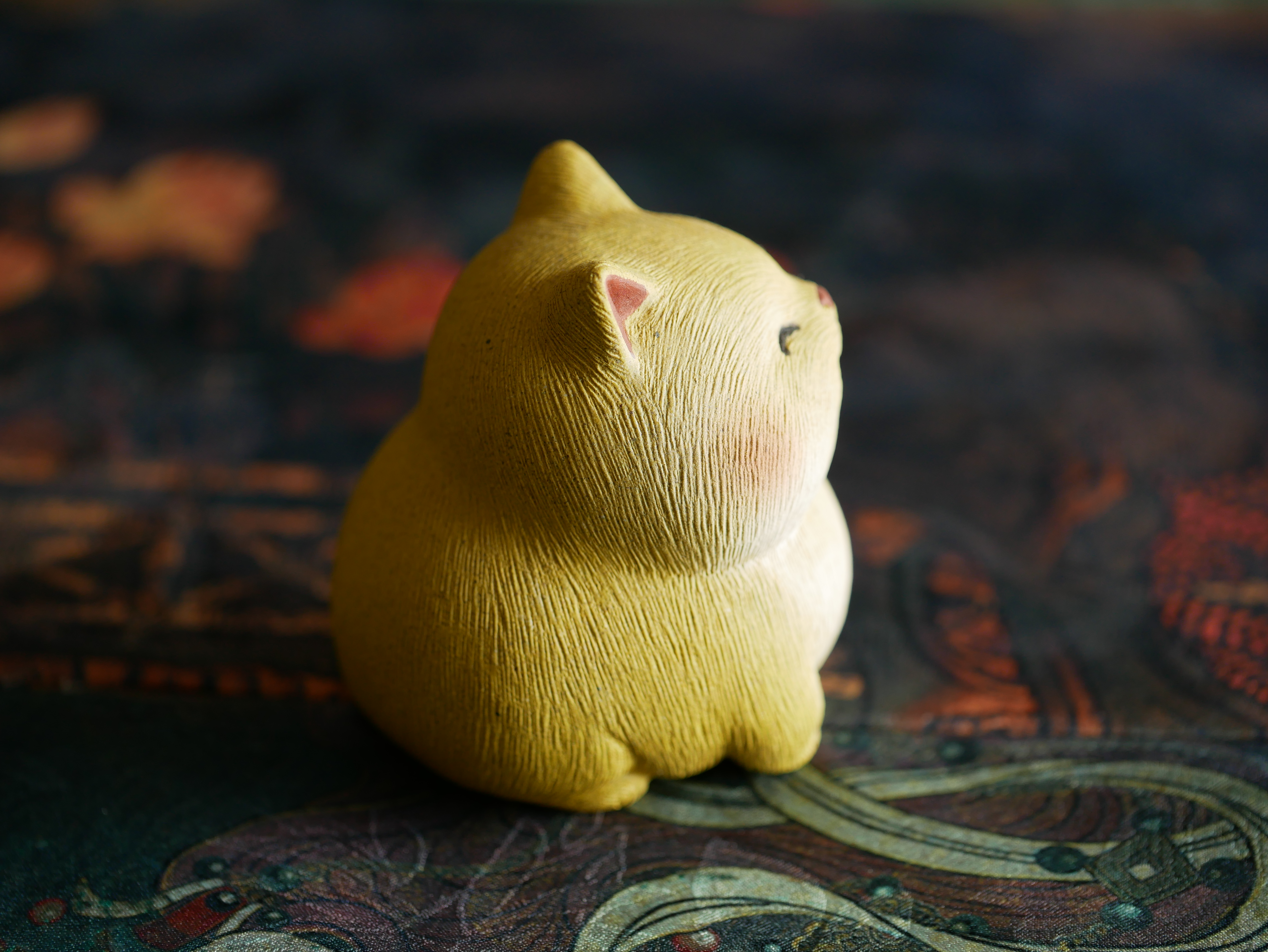 Chubby Smile Cat Figurine, Ceramic Pixiu Tea Pet