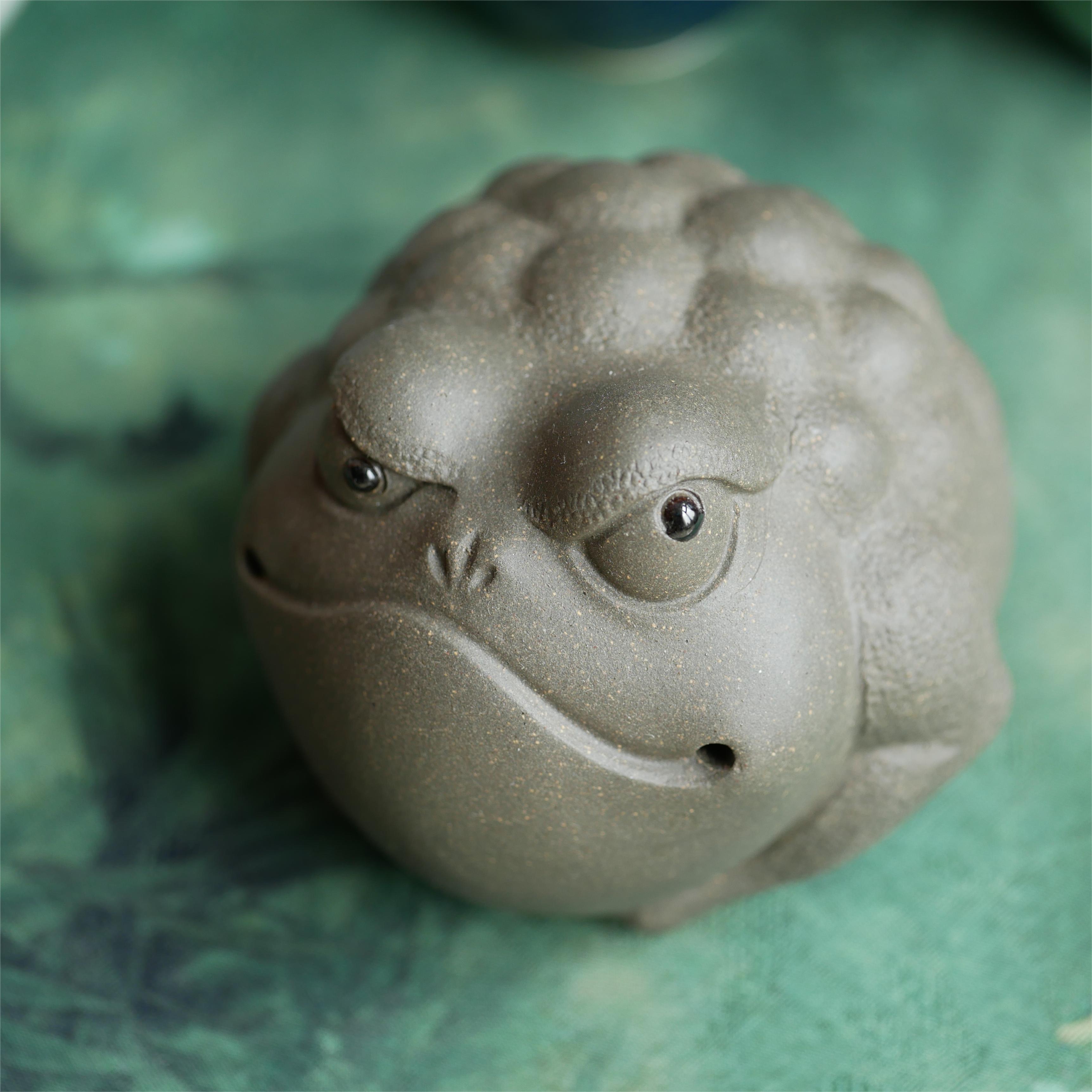 Hooligan Toad Figurine, Ceramic Toad Tea Pet