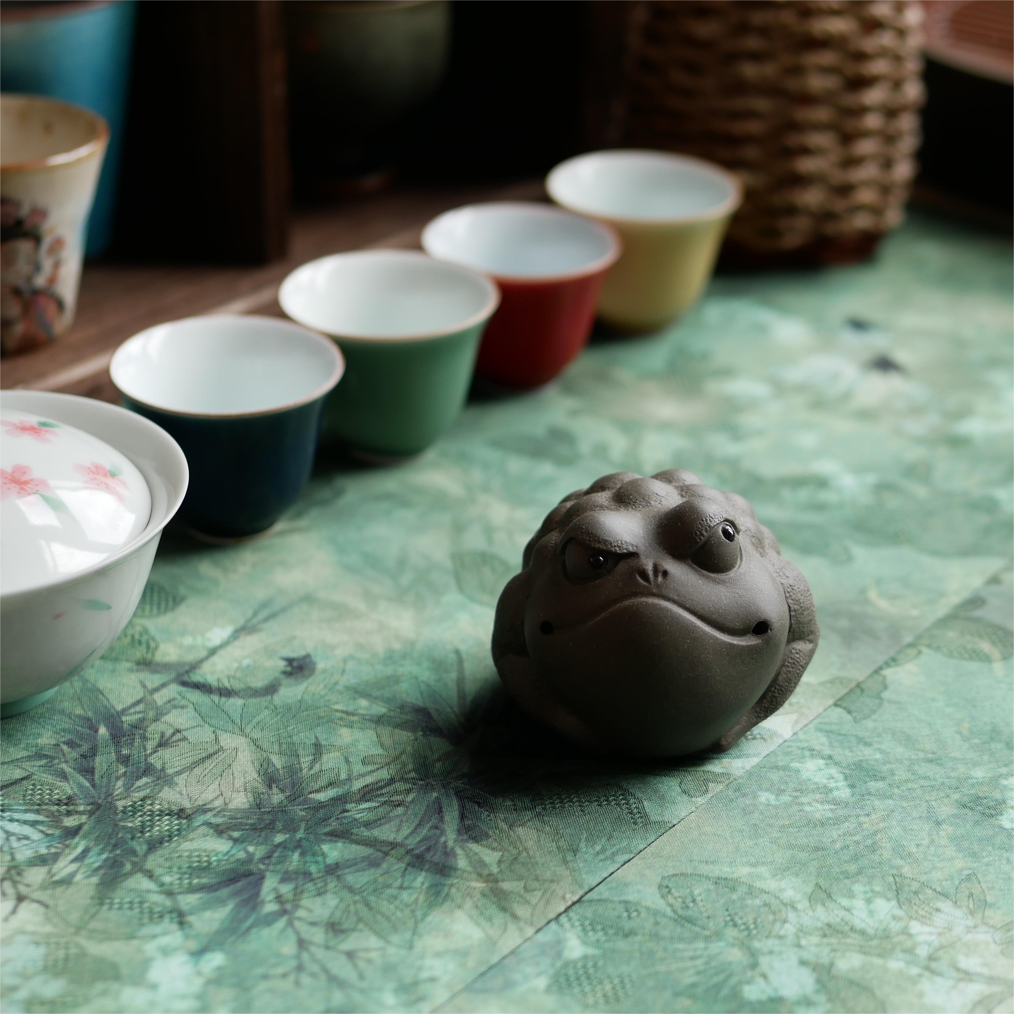 Hooligan Toad Figurine, Ceramic Toad Tea Pet