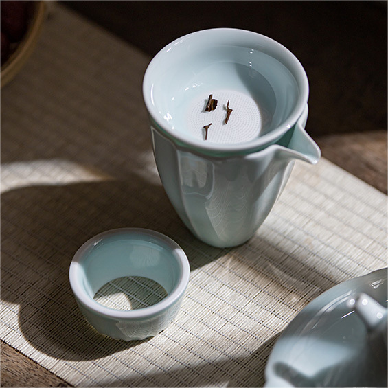 Shadow Blue Porcelain Strainer+Holder