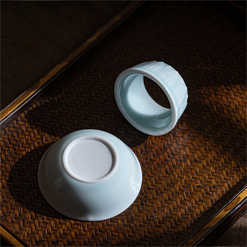 Shadow Blue Porcelain Strainer+Holder