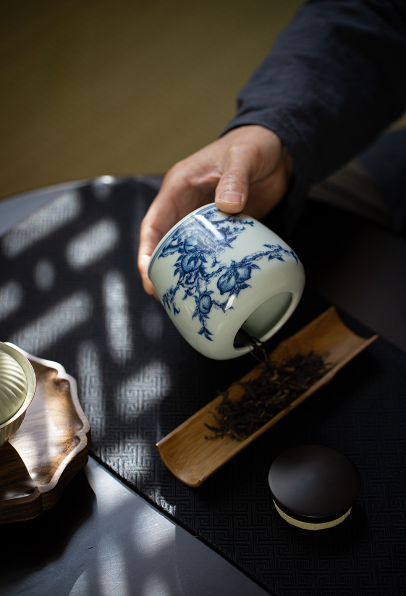 Ceramic Tea Canister 350ml, Blue-and-White Glazed Porcelain Tea Caddy