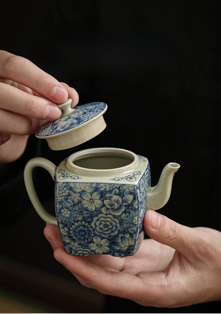 Myriad of Flowers Teapot 180ml