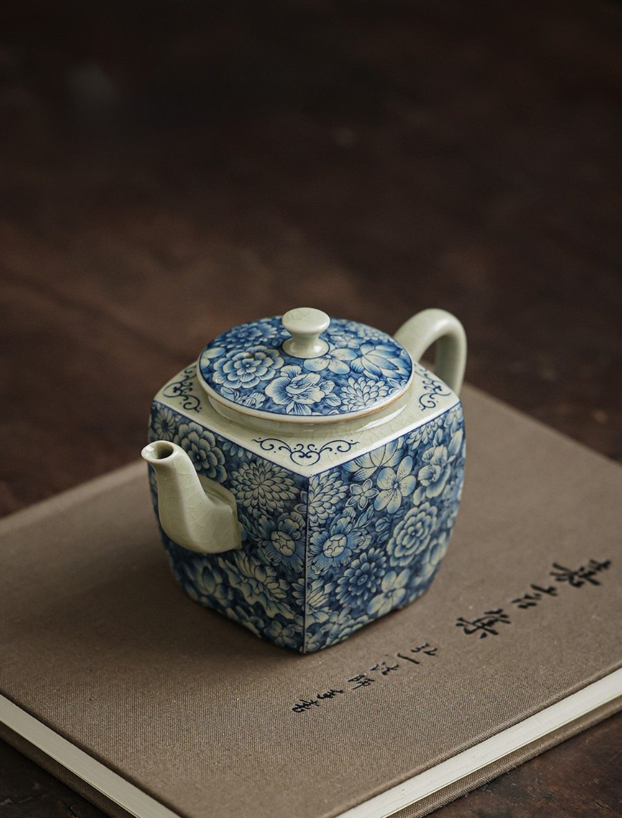 Myriad of Flowers Teapot 180ml