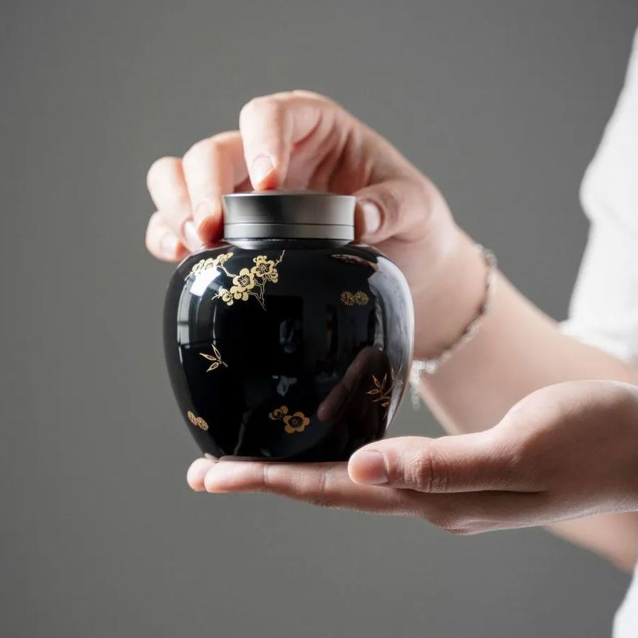 Porcelain Tea Canister with Glod Flower Pattern 300ml