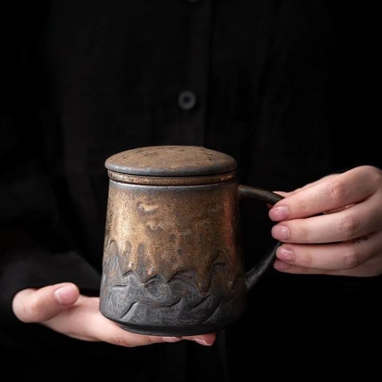 Dark Gold Stoneware Mug With Lid and Infuser 300ml