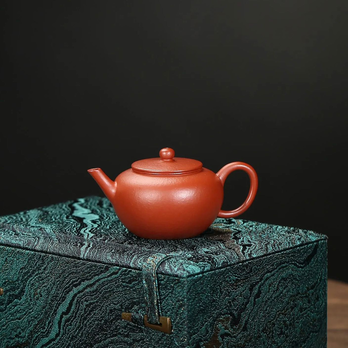 the "Ming Horizonal", Yixing Purple Clay (Zisha) Teapot, Handmade Kung Fu Teapot 160ml