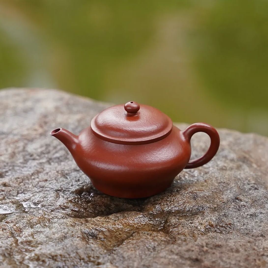the "Flat Lamp", Yixing Purple Clay (Zisha) Teapot, Handmade Kungfu Tea 100ml