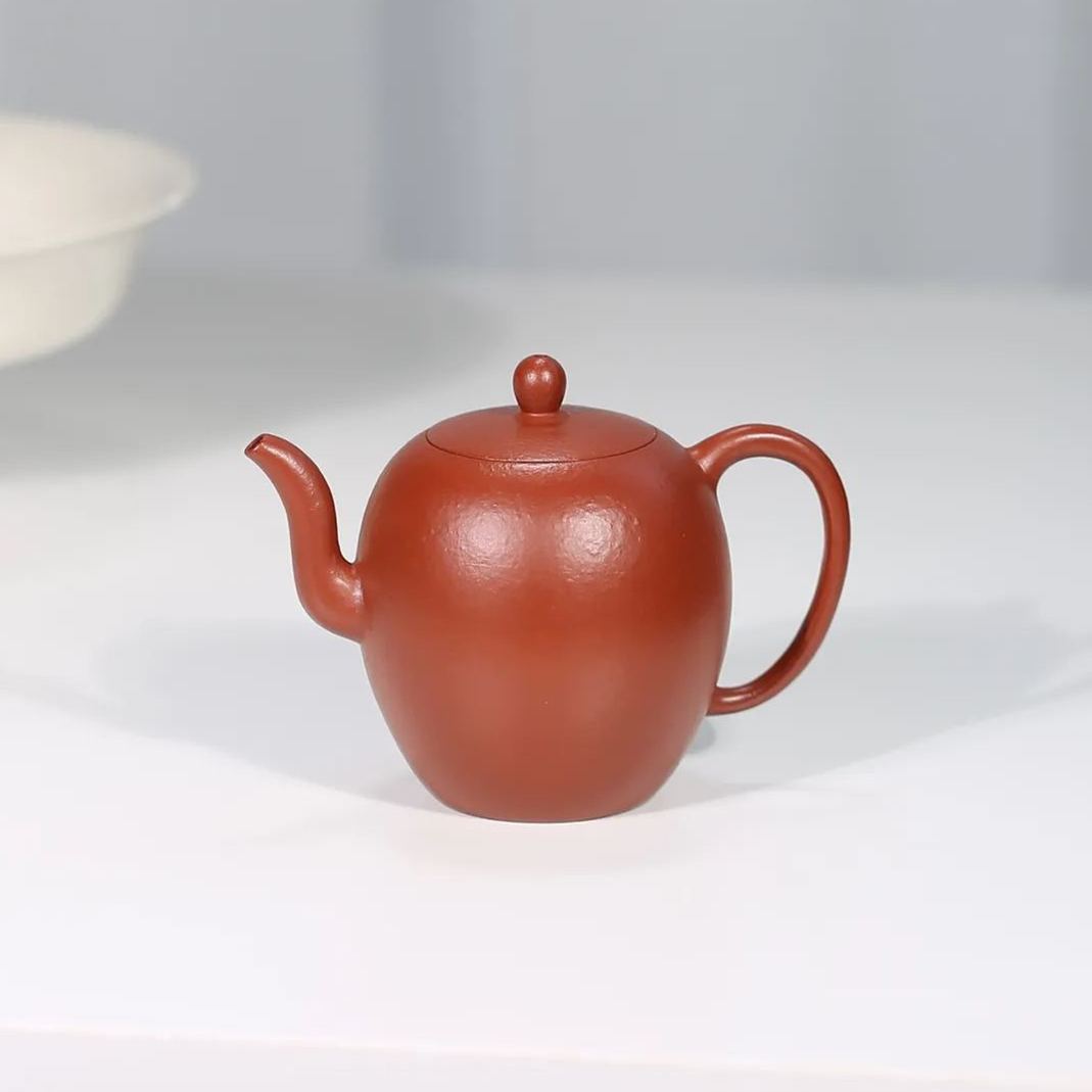 the "Beauty Shoulders", Yixing Purple Clay (Zisha) Teapot, Handmade Kung Fu Teapot 150ml