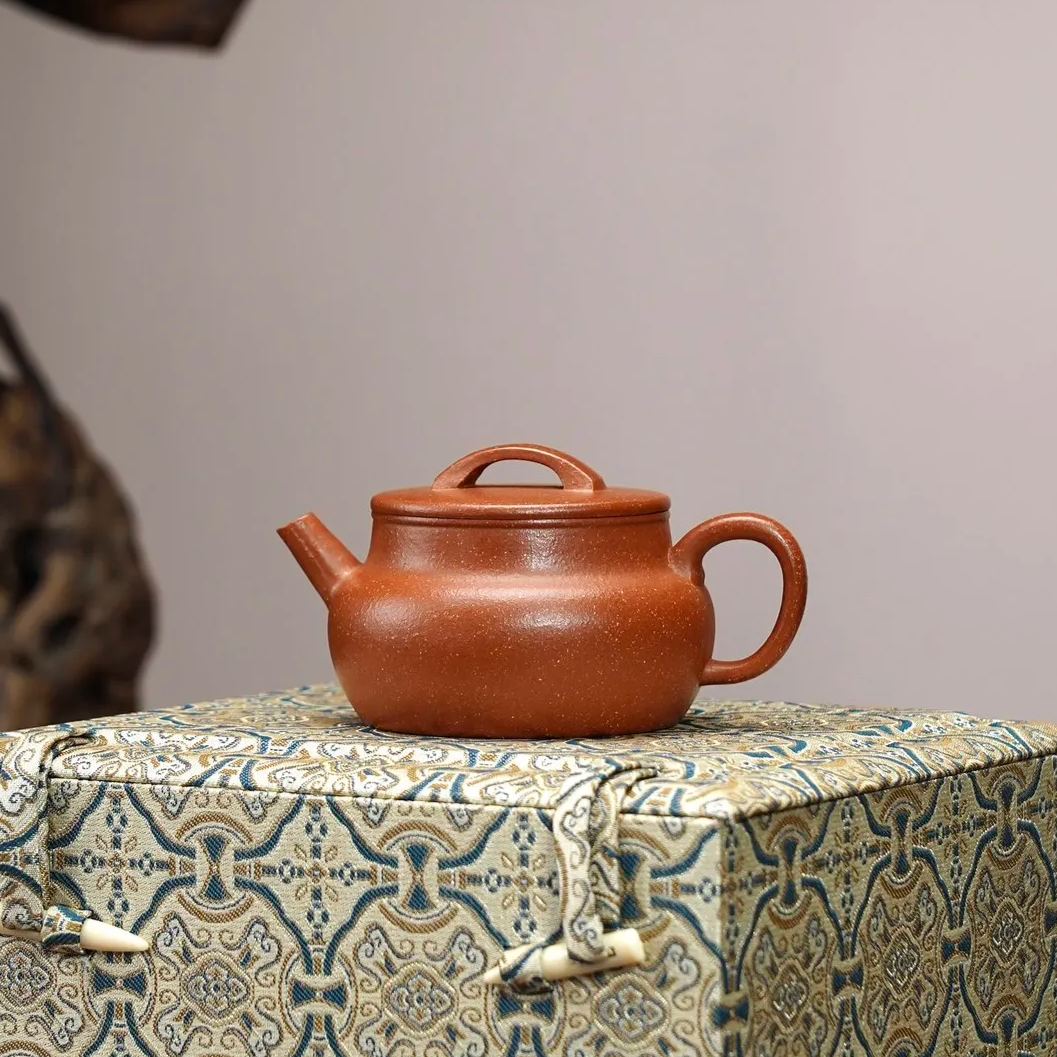 the "Yun Wa", Yixing Purple Clay (Zisha) Teapot, Handmade Kungfu Tea 140ml