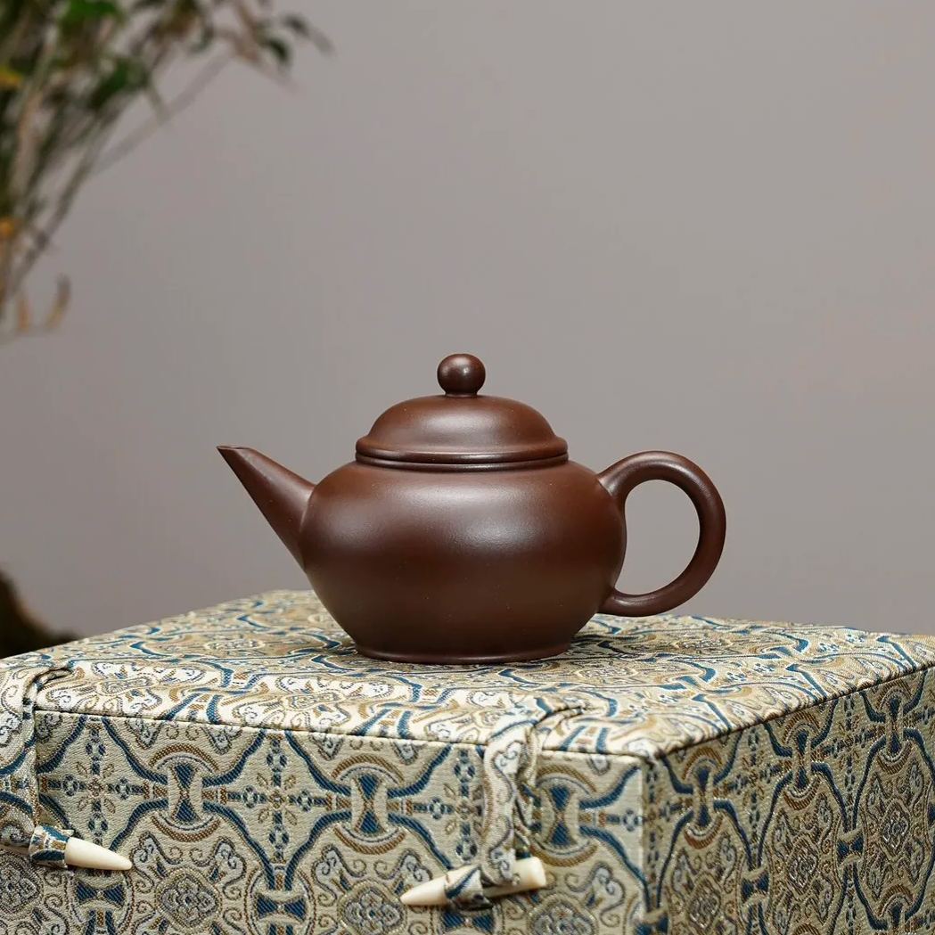 the "Horizontal", Yixing Purple Clay (Zisha) Teapot, Handmade Kung Fu Teapot 130ml