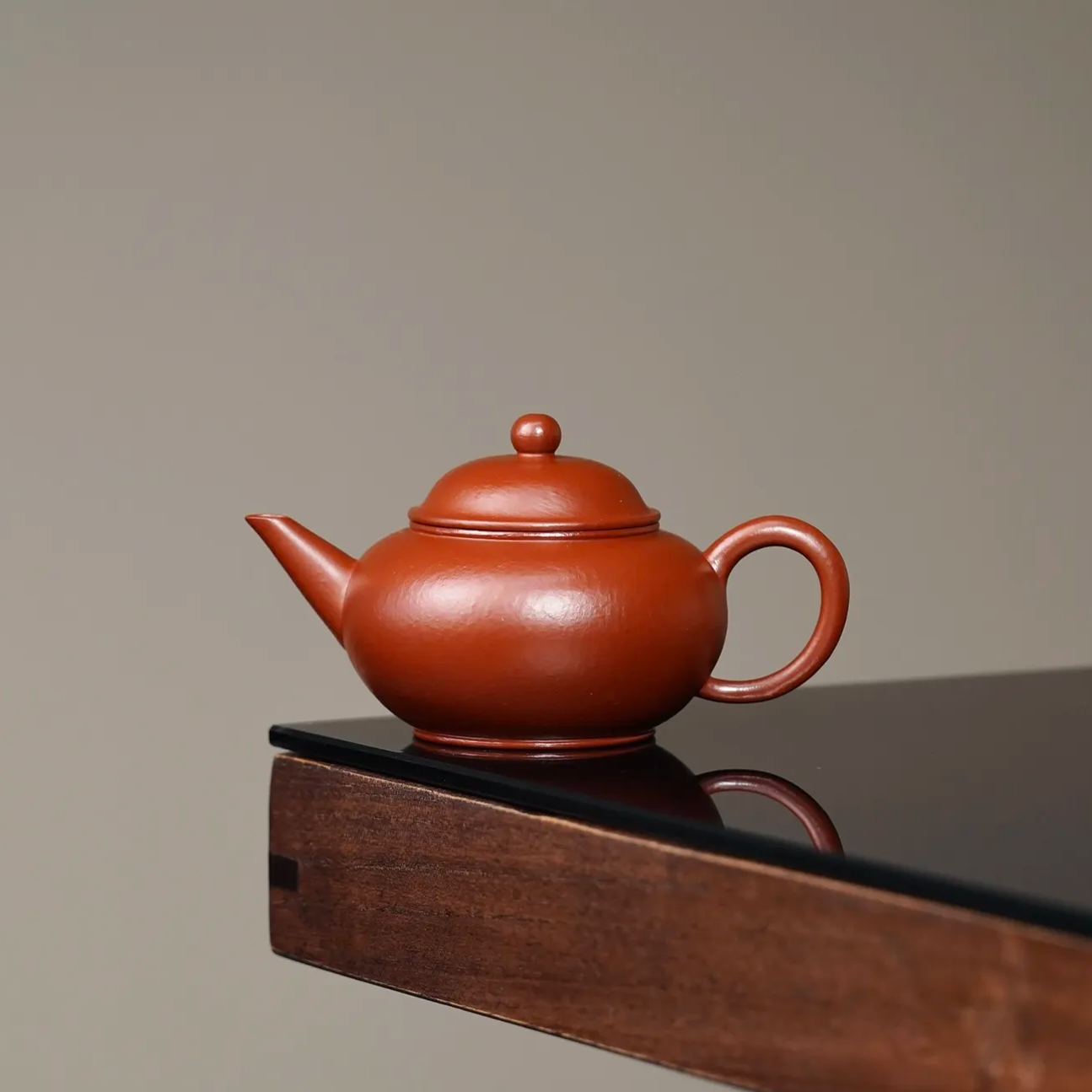 the "Horizonal", Yixing Purple Clay (Zisha) Teapot 140ml, Handmade Kung Fu Teapot