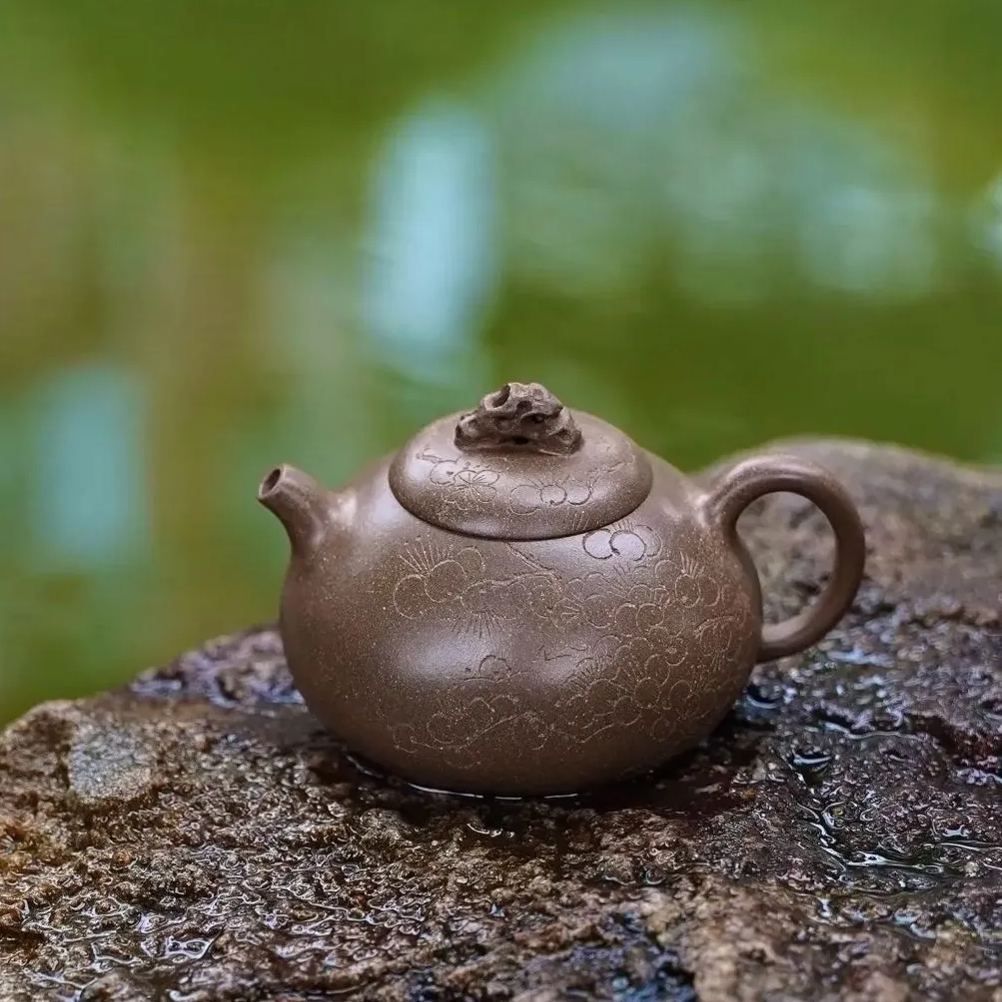 the "Lake Stone", Yixing Purple Clay (Zisha) Teapot, Handmade Kung Fu Teapot 140ml