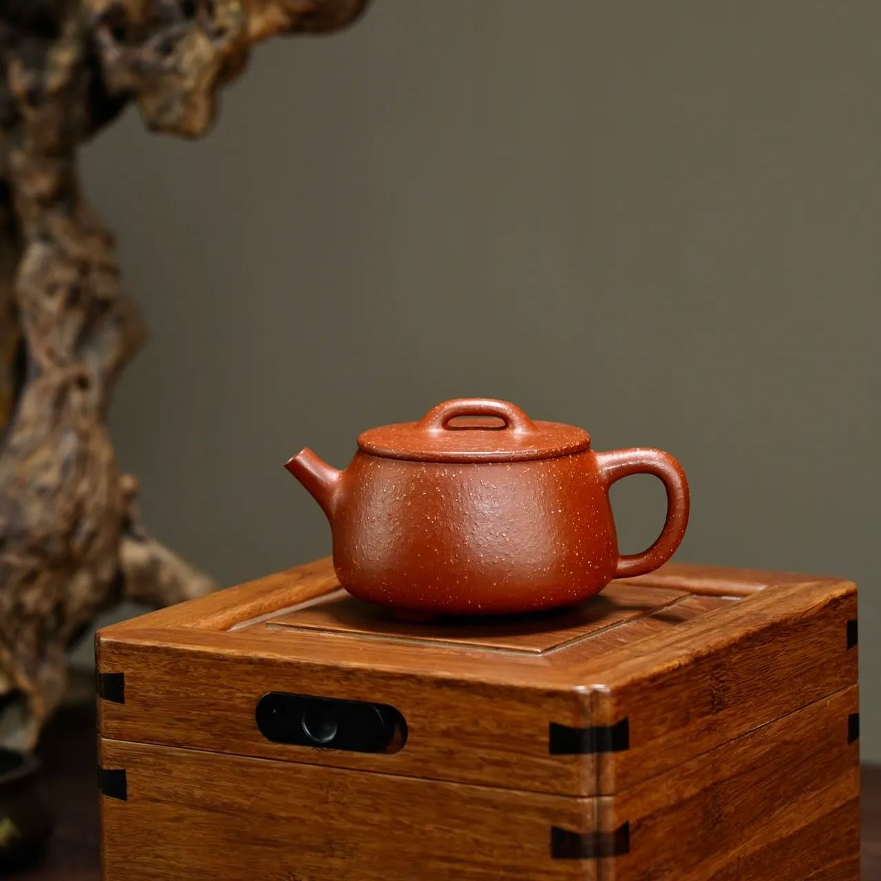 the "Wide Stone Laddle", Yixing Purple Clay (Zisha) Teapot, Handmade Kungfu Tea Stoneware Teapot 200ml