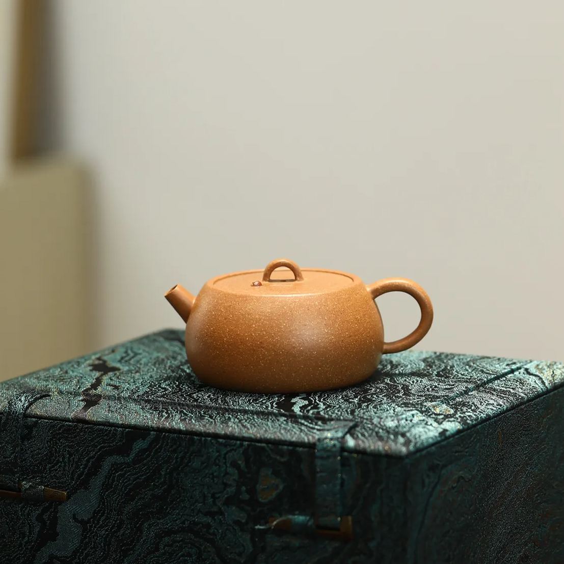 the "De Qu", Yixing Purple Clay (Zisha) Teapot 150ml