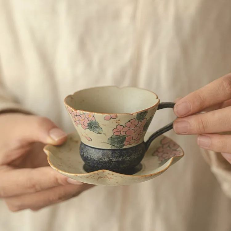 Caramel with Saucer 80ml, Hydrangeas