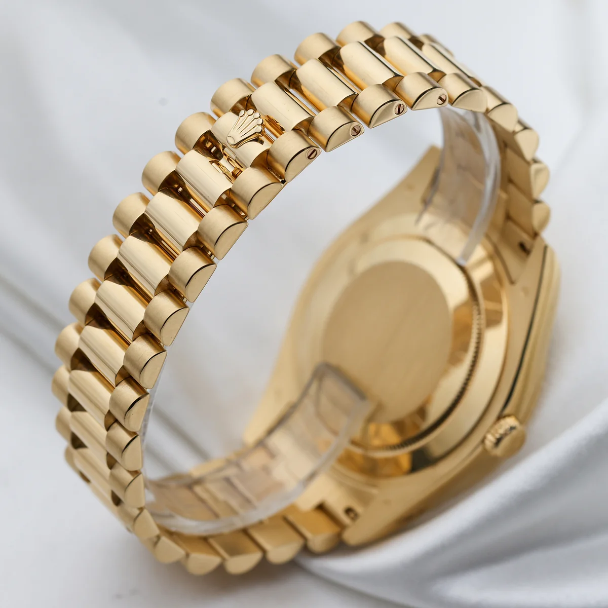 Rolex Day-Date II | REF. 218238 | Quadrante dorato con diamanti e rubini taglio baguette | Oro giallo 18K