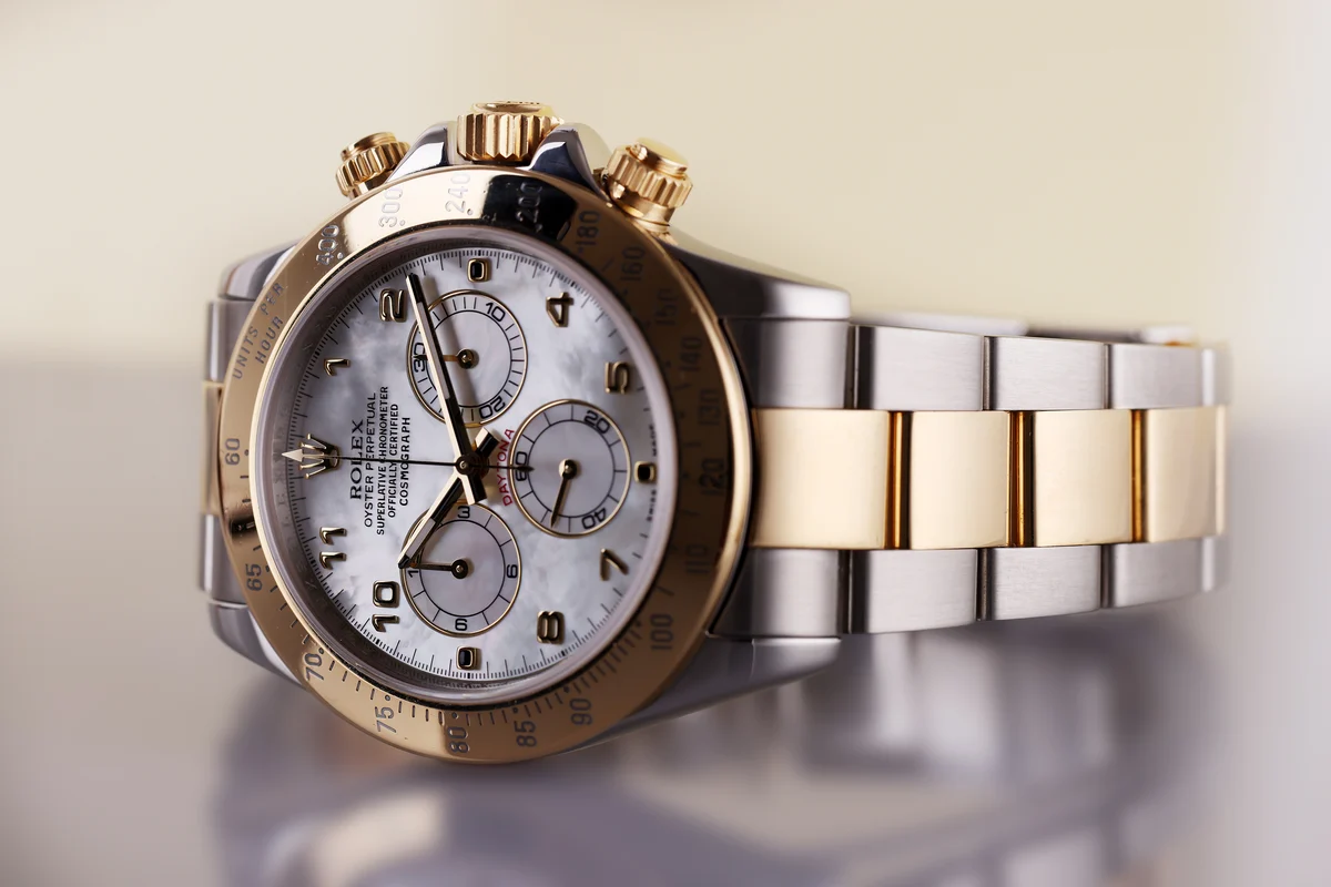 Rolex Daytona | Ref. 116523 | Madreperla bianca | Acciaio inossidabile e oro giallo 18K | Scatola e documenti | 2011