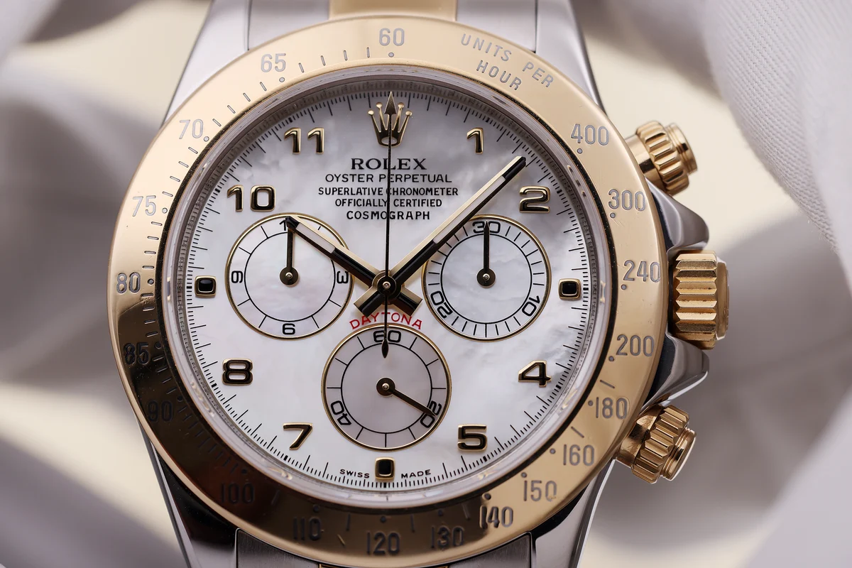 Rolex Daytona | Ref. 116523 | Madreperla bianca | Acciaio inossidabile e oro giallo 18K | Scatola e documenti | 2011