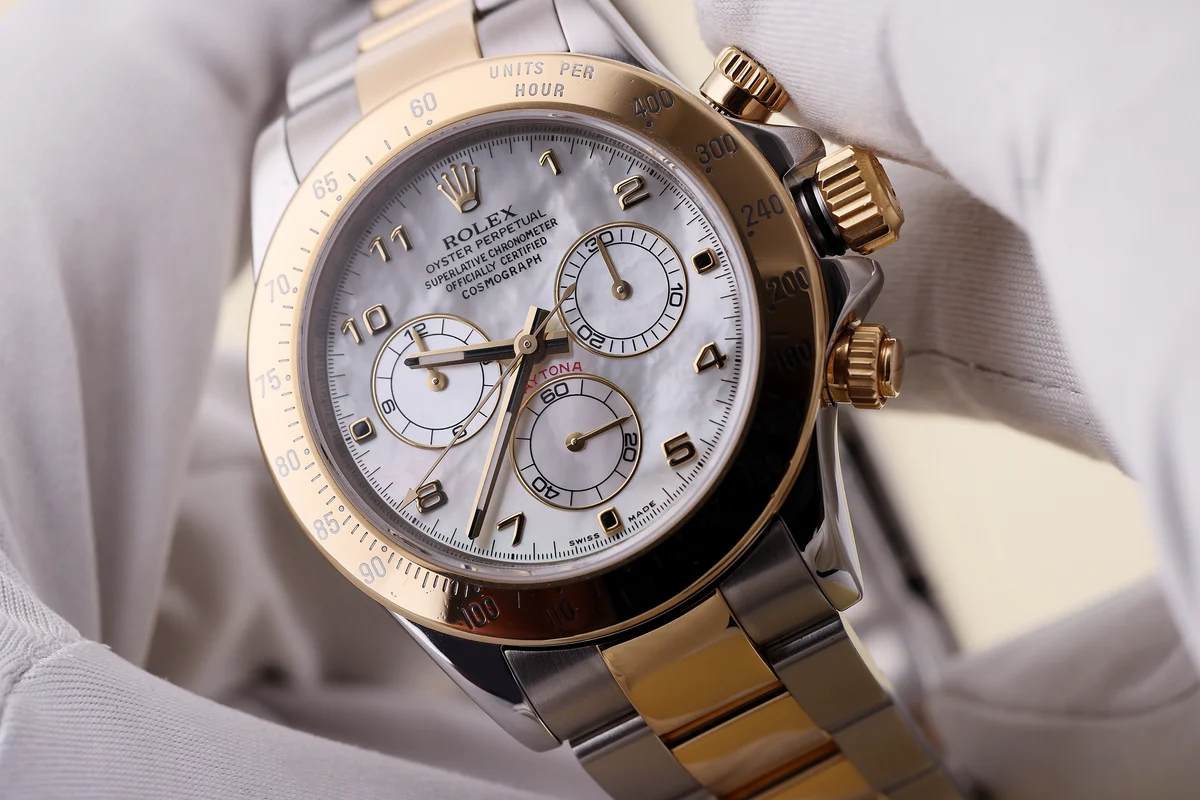 Rolex Daytona | Ref. 116523 | Madreperla bianca | Acciaio inossidabile e oro giallo 18K | Scatola e documenti | 2011
