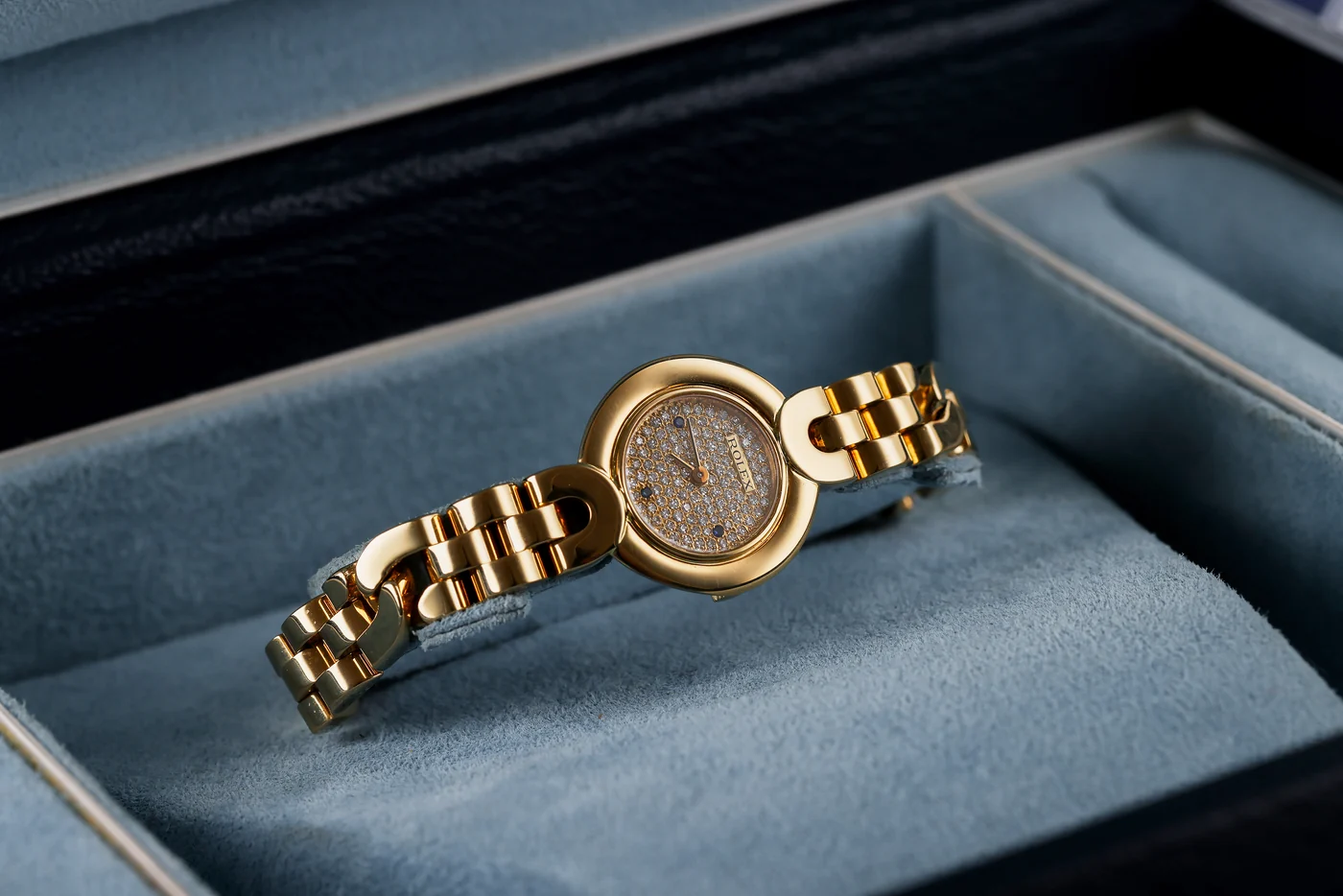 Rolex Cellini Raro | Ref. 2294 | Quadrante con pavé di diamanti e zaffiri | Oro giallo 18K | 21 mm | Scatola e documenti originali | 1987