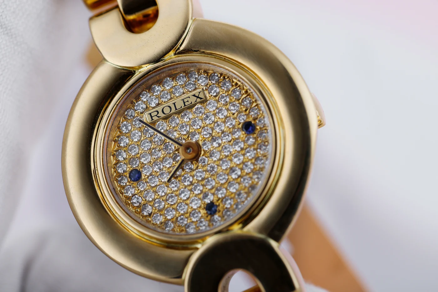 Rolex Cellini Raro | Ref. 2294 | Quadrante con pavé di diamanti e zaffiri | Oro giallo 18K | 21 mm | Scatola e documenti originali | 1987