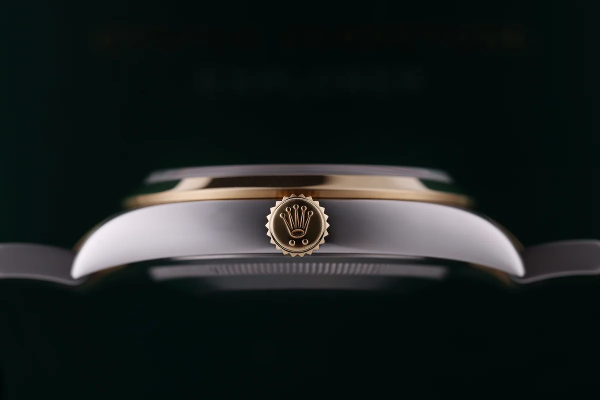 Rolex Explorer 36 | Ref. 124273 | Acciaio Oystersteel e oro giallo 18K | 36 mm | Scatola e documenti originali | 2024