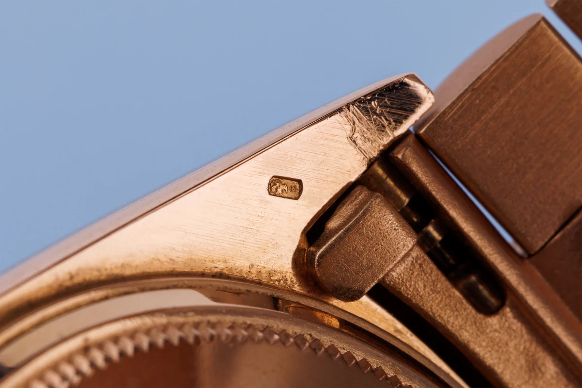Rolex Day-Date | Ref. 1804 | Quadrante bordeaux “Stella” | Rari doppi indici con diamanti e lunetta con diamanti | Oro rosa e oro bianco 18 carati | 1973 ([Chrono24][1])  [1]: https://www.chrono24.com.au/rolex/day-date--ref-1804--oxblood-red-stella-dial