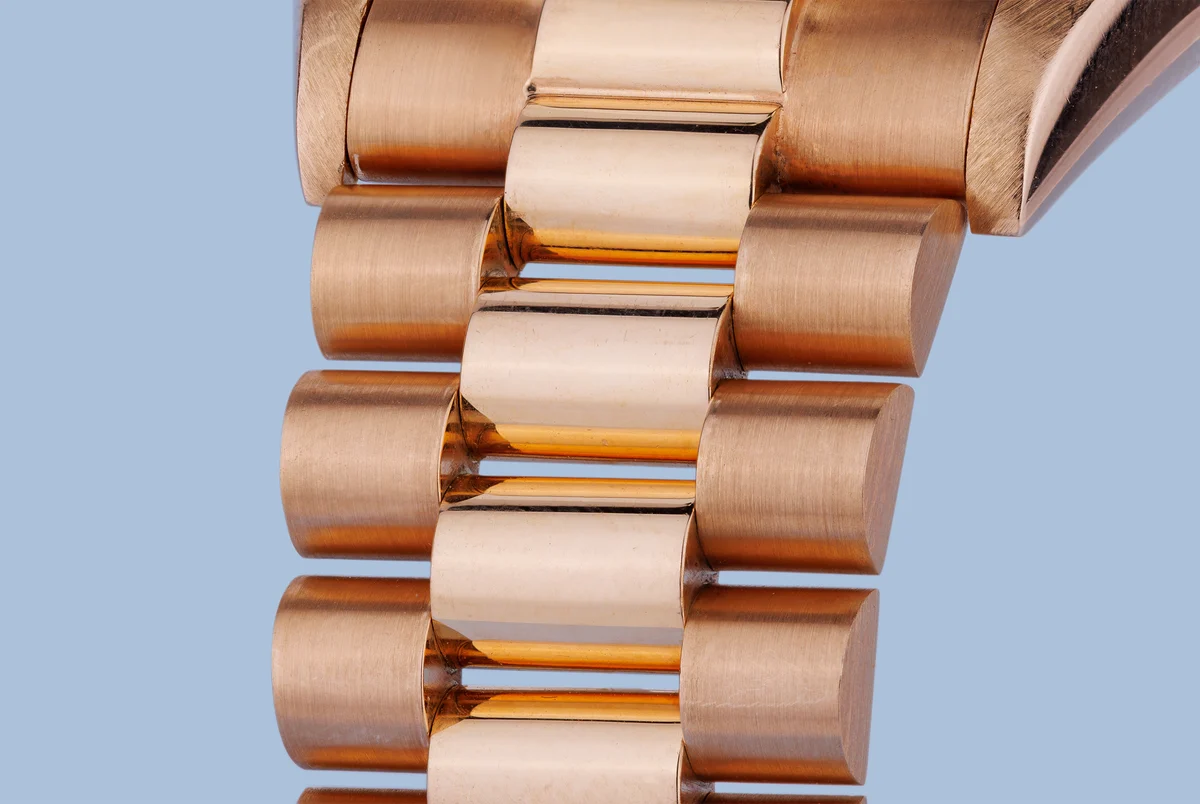 Rolex Day-Date | Ref. 1804 | Quadrante bordeaux “Stella” | Rari doppi indici con diamanti e lunetta con diamanti | Oro rosa e oro bianco 18 carati | 1973 ([Chrono24][1])  [1]: https://www.chrono24.com.au/rolex/day-date--ref-1804--oxblood-red-stella-dial