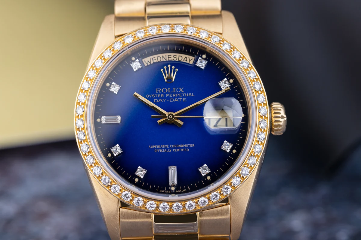 Rolex Day-Date | REF. 18048 | Quadrante blu ombré con diamanti e lunetta con diamanti | 1979 | Oro giallo 18K