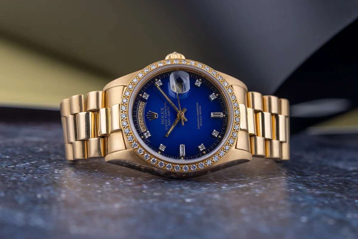 Rolex Day-Date | REF. 18048 | Quadrante blu ombré con diamanti e lunetta con diamanti | 1979 | Oro giallo 18K