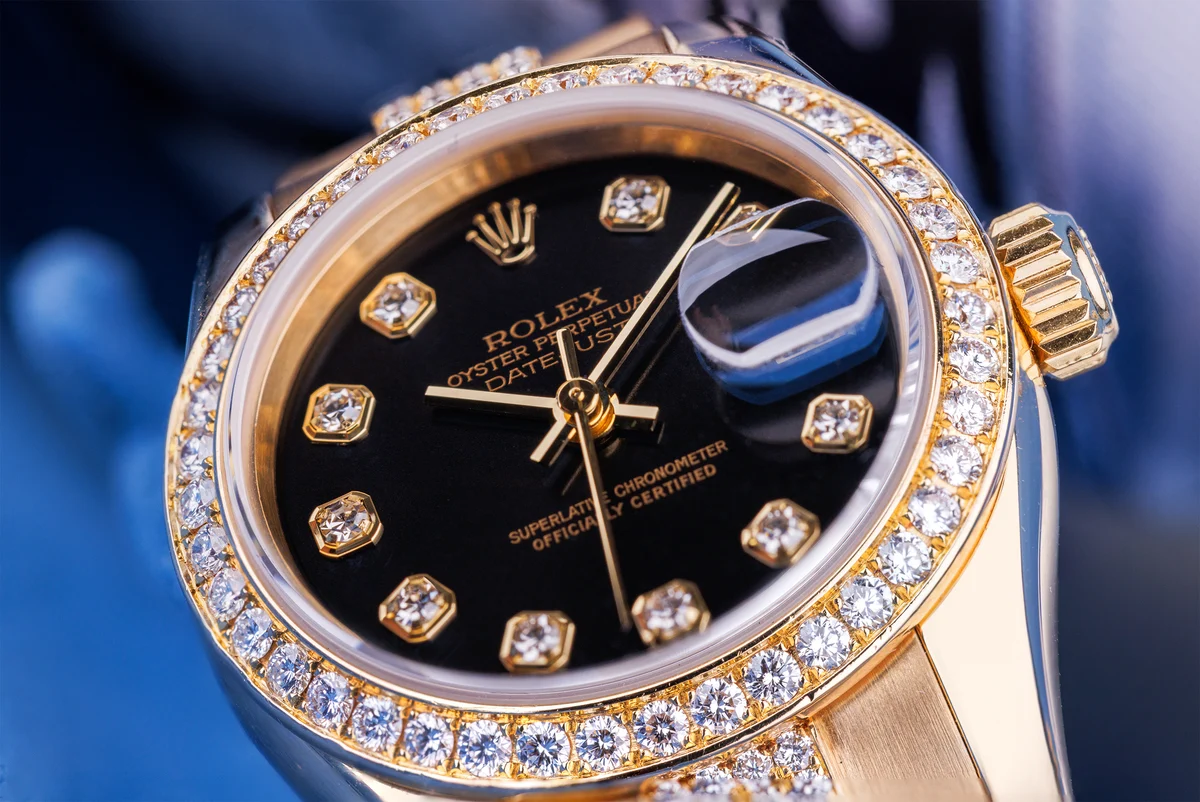 Rolex Lady-Datejust 26 mm | Ref. 179138 | Quadrante nero con diamanti e bracciale con diamanti | Oro giallo 18 carati | Scatola e documenti originali | 2004