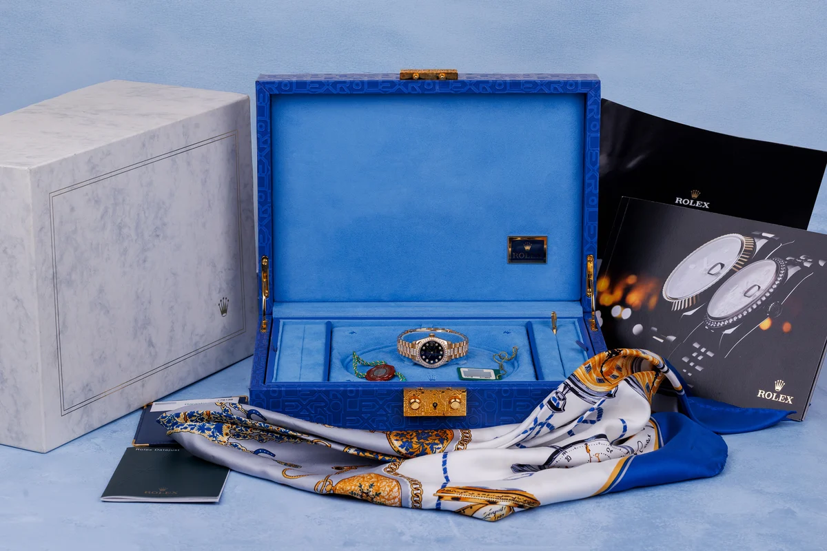 Rolex Lady-Datejust 26 mm | Ref. 179138 | Quadrante nero con diamanti e bracciale con diamanti | Oro giallo 18 carati | Scatola e documenti originali | 2004