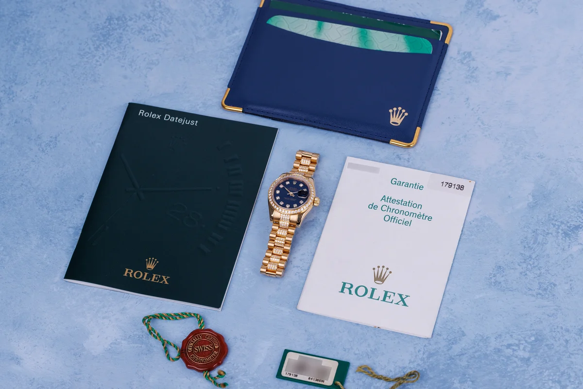 Rolex Lady-Datejust 26 mm | Ref. 179138 | Quadrante nero con diamanti e bracciale con diamanti | Oro giallo 18 carati | Scatola e documenti originali | 2004