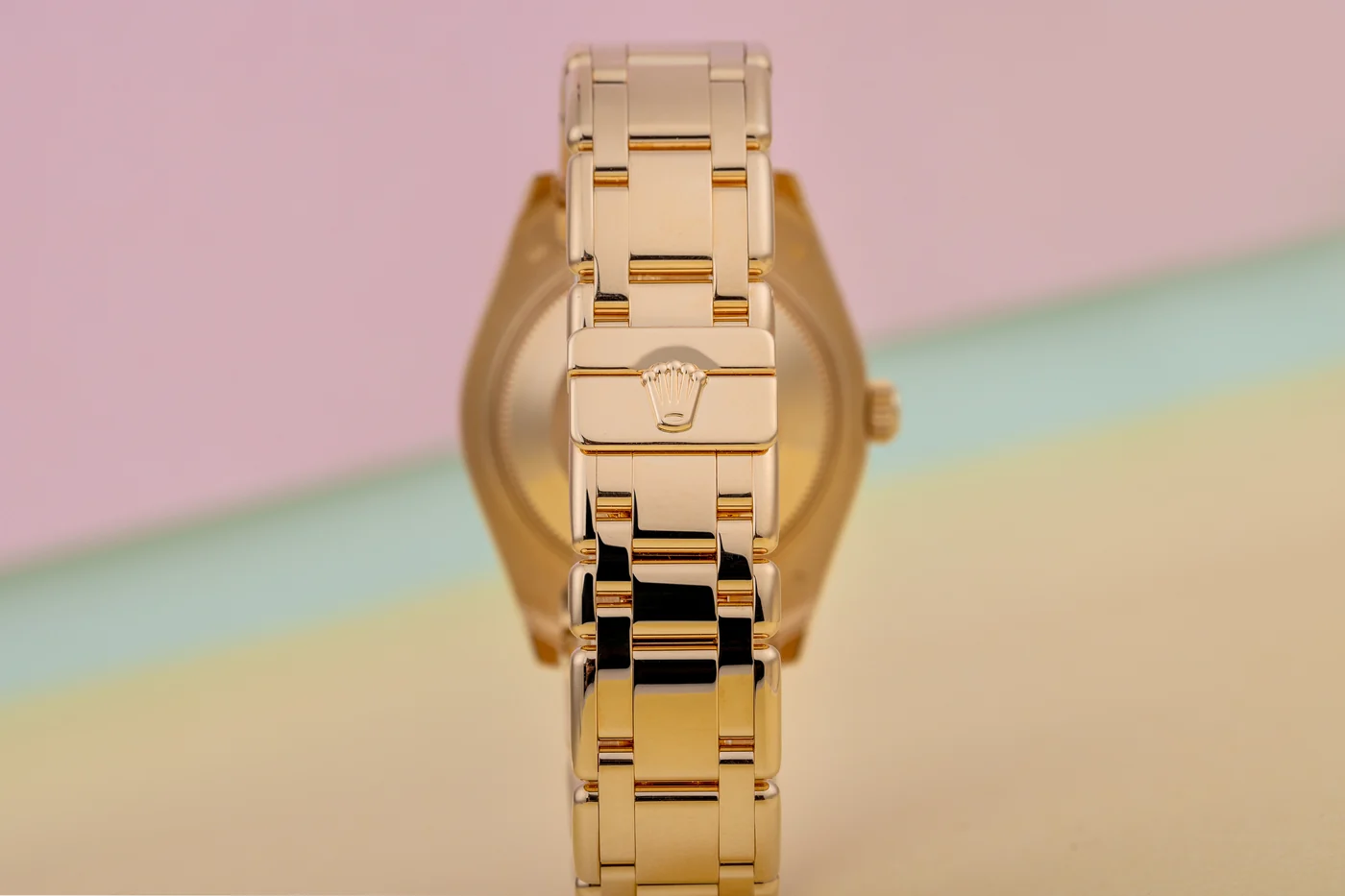 Rolex Pearlmaster Datejust 34 | REF. 81338 | Quadrante in madreperla con numeri romani | Lunetta a doppia fila di diamanti | Scatola e documenti originali | 2012 | Oro giallo 18K