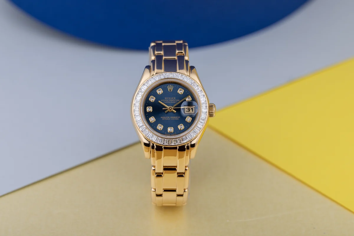 Rolex Datejust Pearlmaster | REF. 69308 | Quadrante blu con diamanti | Lunetta con diamanti taglio baguette | Con documenti | 2001 | Oro giallo 18K