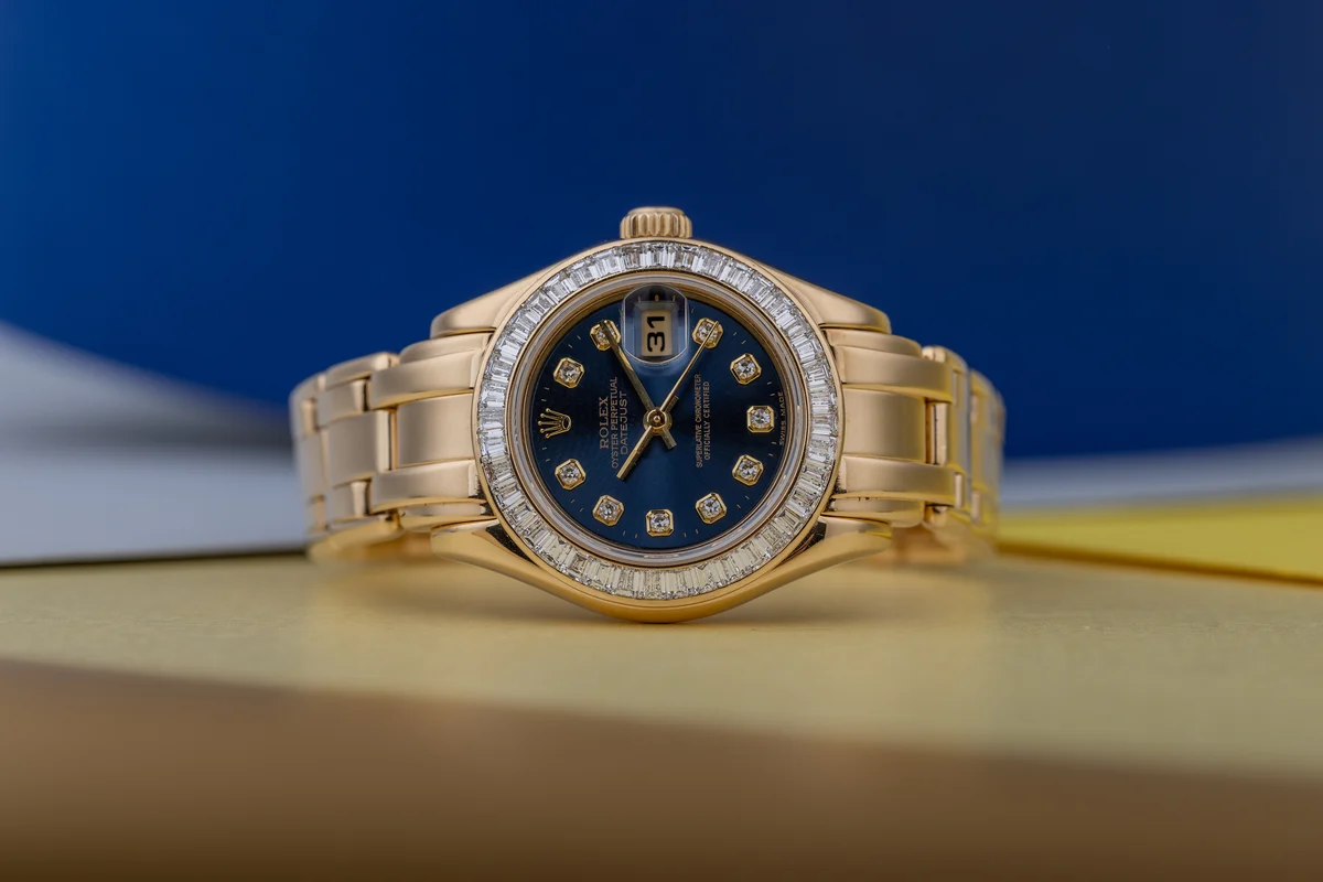 Rolex Datejust Pearlmaster | REF. 69308 | Quadrante blu con diamanti | Lunetta con diamanti taglio baguette | Con documenti | 2001 | Oro giallo 18K