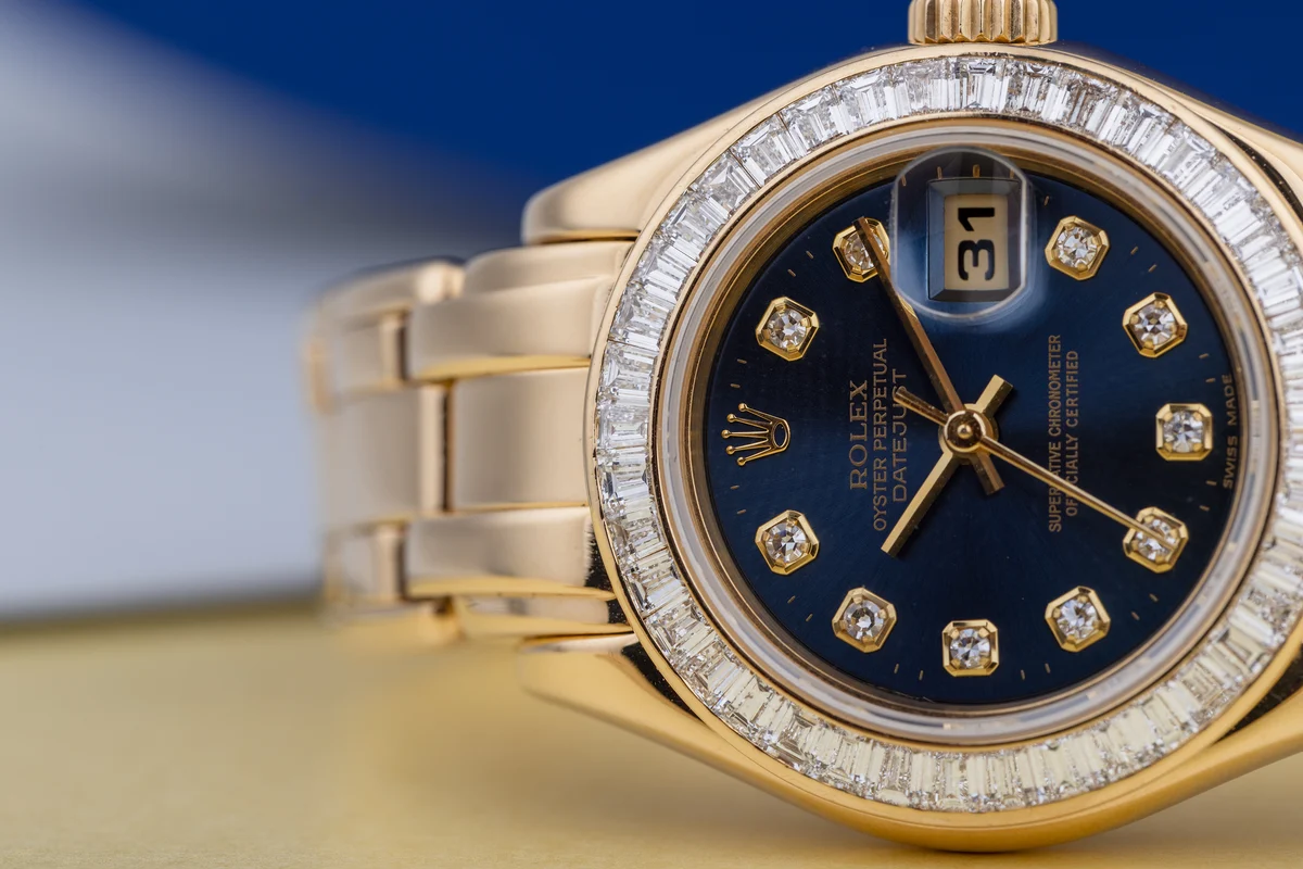 Rolex Datejust Pearlmaster | REF. 69308 | Quadrante blu con diamanti | Lunetta con diamanti taglio baguette | Con documenti | 2001 | Oro giallo 18K