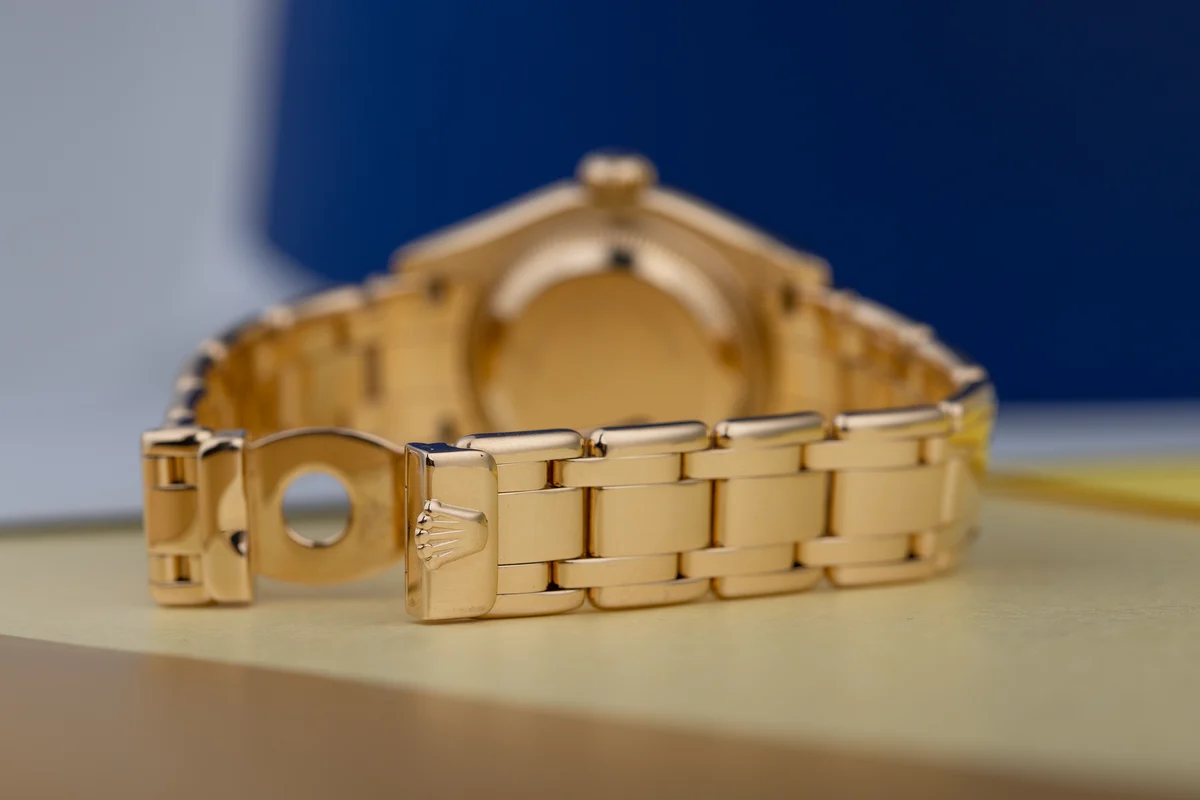 Rolex Datejust Pearlmaster | REF. 69308 | Quadrante blu con diamanti | Lunetta con diamanti taglio baguette | Con documenti | 2001 | Oro giallo 18K
