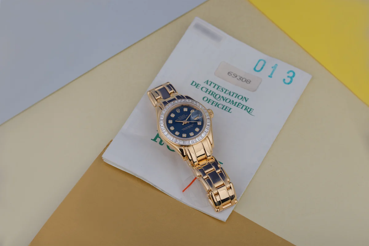 Rolex Datejust Pearlmaster | REF. 69308 | Quadrante blu con diamanti | Lunetta con diamanti taglio baguette | Con documenti | 2001 | Oro giallo 18K