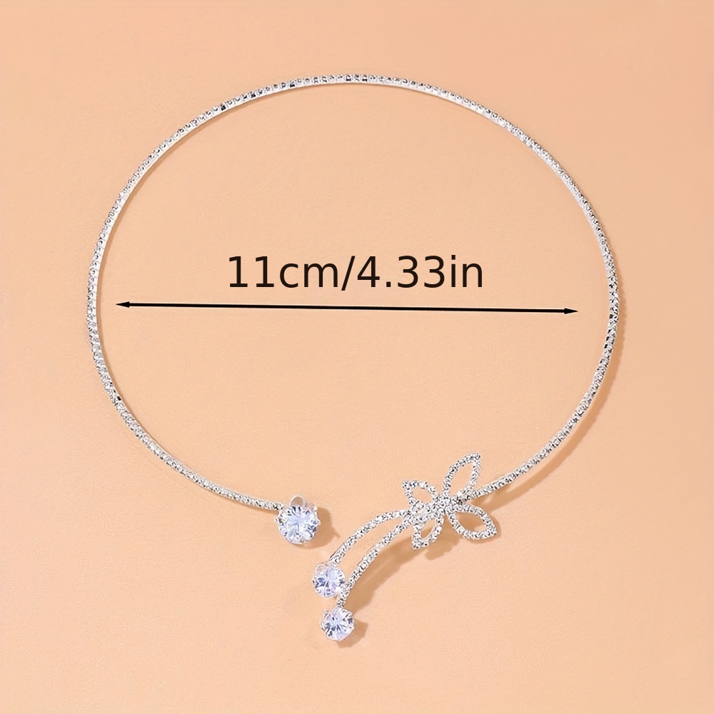 Delicati glitter regolabili in argento con diamanti artificiali Girocollo rotondo in cristallo Collana a catena a forma di farfalla Accessori di gioielli eleganti Regali per uomini e donne