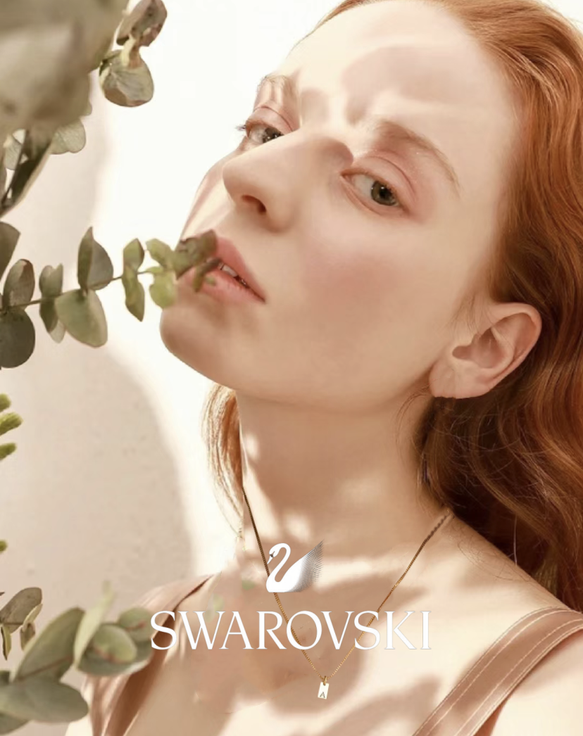 Swarovski Τετράγωνο μενταγιόν σε αλυσίδα με 26 γράμματα