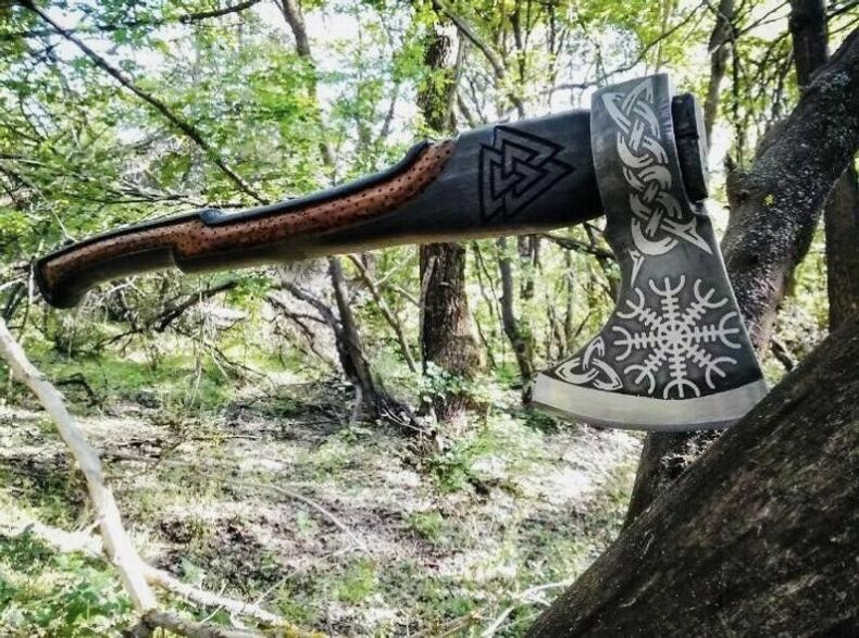 Axa vikingă din oțel carbon handmade, topor tactic, cel mai bun cadou pentru el