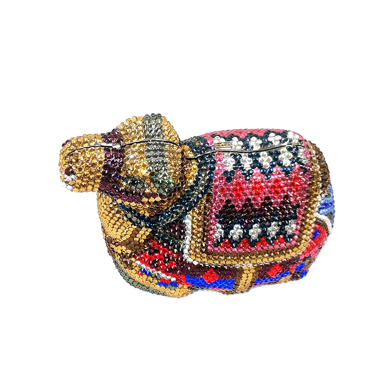 Cute Camel Clutch