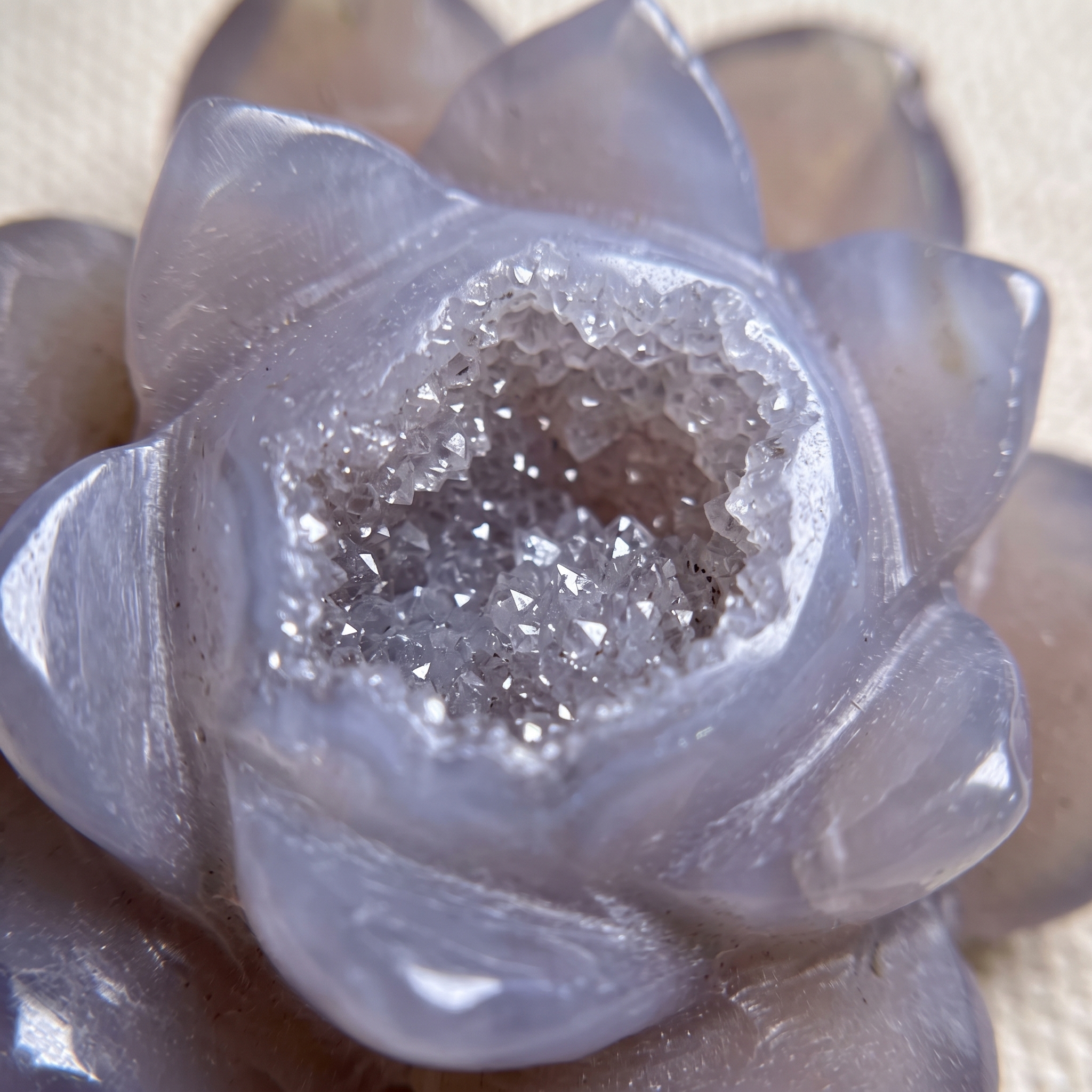 Natural Geode Agate Lotus Flower – Hand-Carved Druzy Crystal Decor & Spiritual Gift