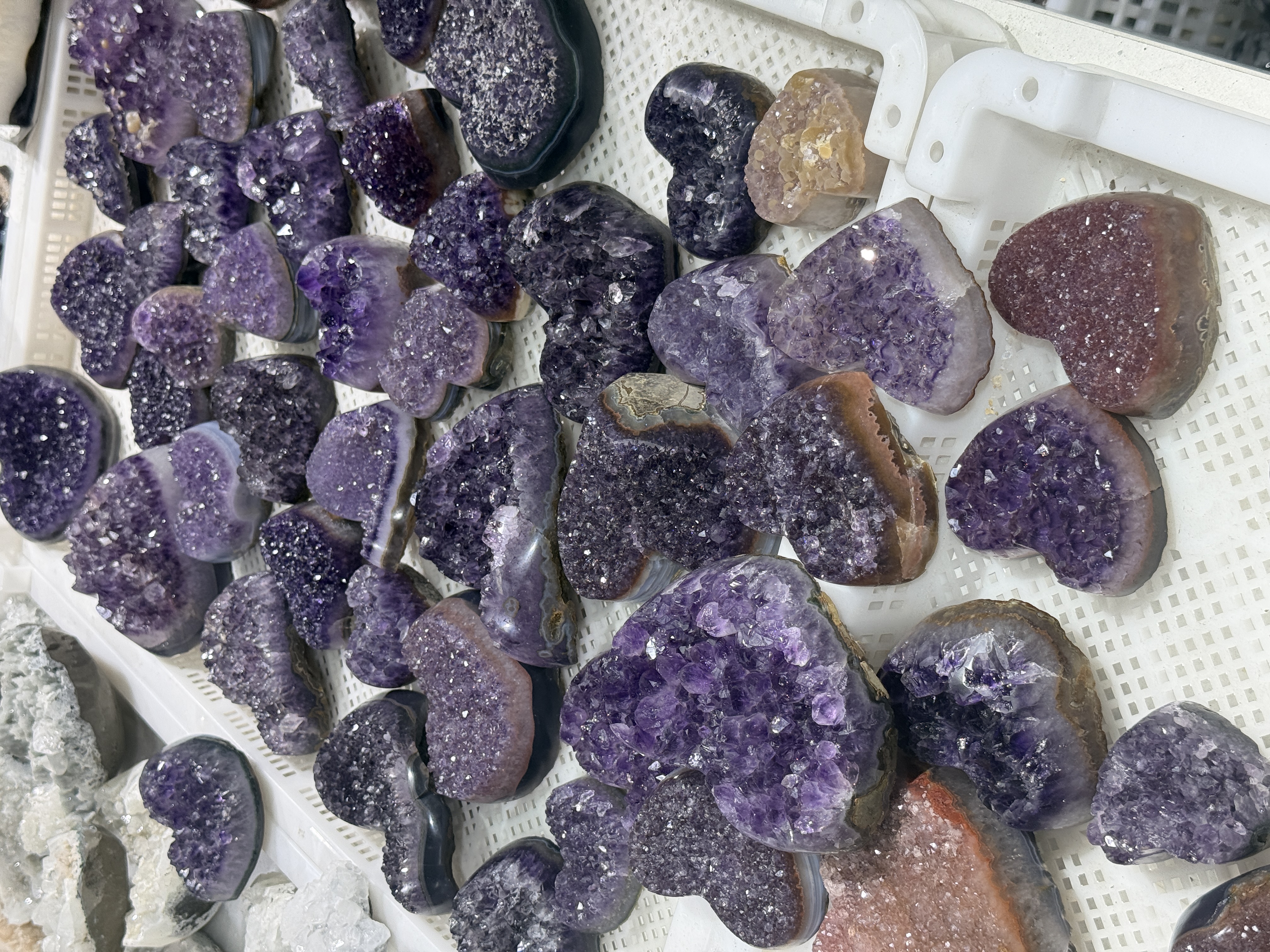 Natural Amethyst Heart Cluster – Hand-Polished Purple Crystal Decor