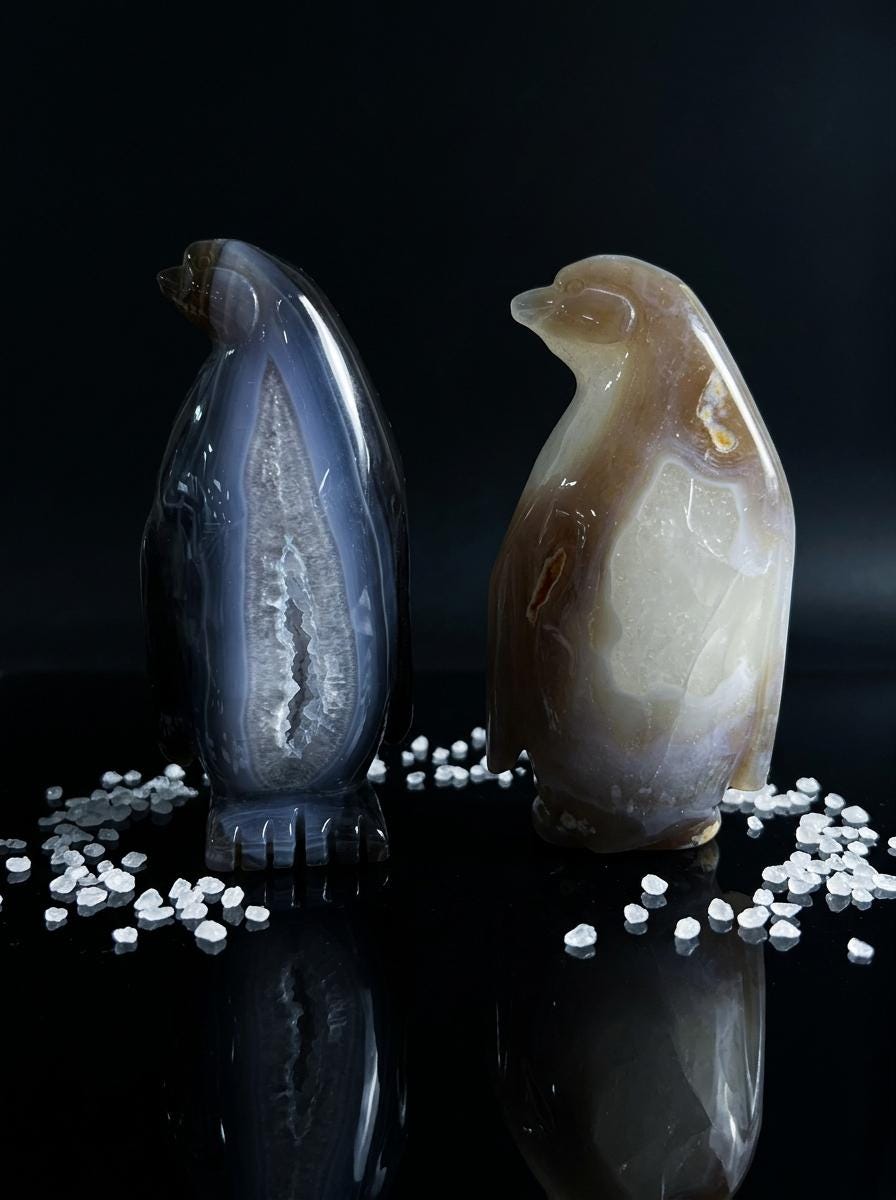 Natural Agate Geode Penguin Carving – Hand-Carved Crystal Animal Statue for Home Decor & Reiki Healing
